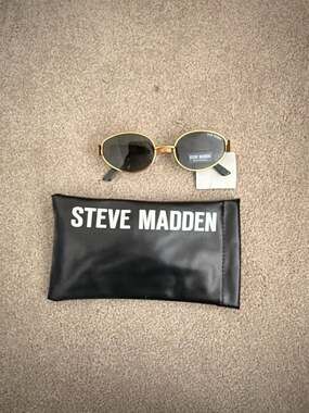 Steve Madden Aviator Style Sunglasses - NEW with Case